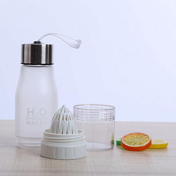 Пляшка для води і напоїв H2O Water Bottle з соковижималкою 650 мл біла SKL11-187052 - фото 3