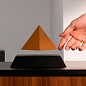 Левитирующая пирамида FLYTE, черная основа, золотистая пирамида (01-PY-BGD-V1-0) купить